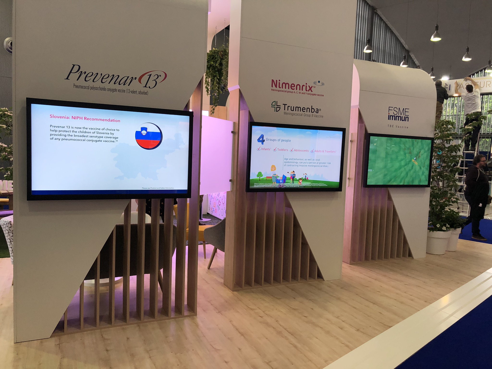 Samsung UMO Touch-Monitore in 55 Zoll auf einer Messe